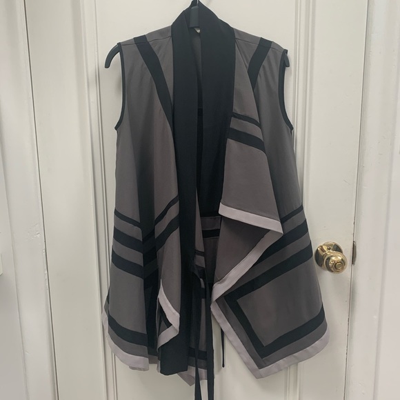 BCBG runway geometric cut out top wrap - Picture 3 of 8